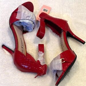 Juicy Couture Women's Red Heels 8M